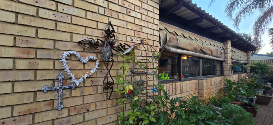 3 Bedroom Property for Sale in Wilkoppies North West